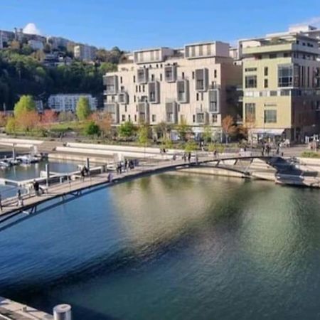 Appartement Dans Peniche Atypique Et Idyllique A Confluence Lyon Bagian luar foto
