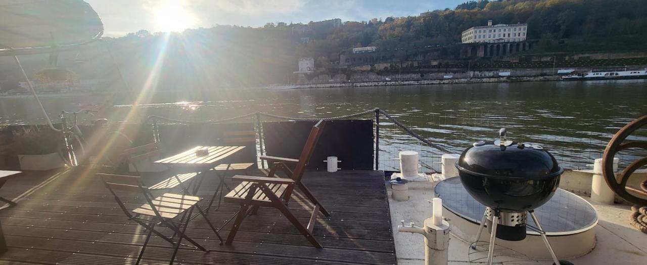 Appartement Dans Peniche Atypique Et Idyllique A Confluence Lyon Bagian luar foto